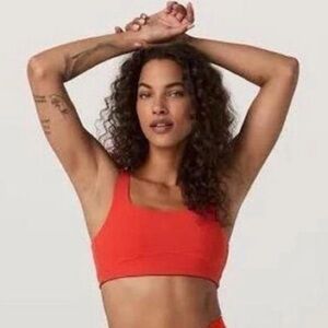 Vuori sports bra